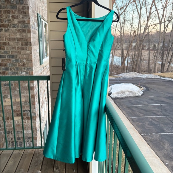 🆕✨Adrianna Papell Emerald Fit&Flare Satin Midi Cocktail Dress Size 2 Party Gown - Picture 6 of 17